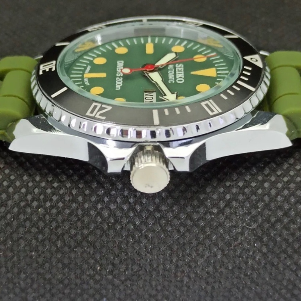 Vintage 1982 Seiko Automatic Men’s Silver/Green Dive Watch W/DayDate &Japan Mvmt - Picture 4 of 8